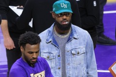 湖人已从g联赛召回詹姆斯 预计将出战爵士