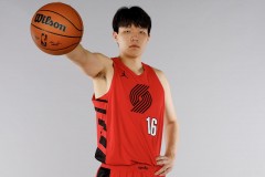 开拓者首战森林狼 队记预测杨瀚森将出战15分钟