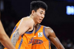 张镇麟上海首秀4中3得6分6板 帮助球队晋级八强