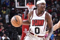 霍勒迪19分钟狂砍18分 末节独得14分