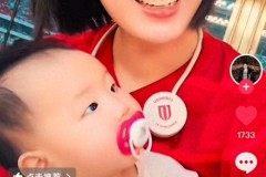 蓉城后卫杨帅晒妻女现场观战照 蓉城晋级亚冠正赛
