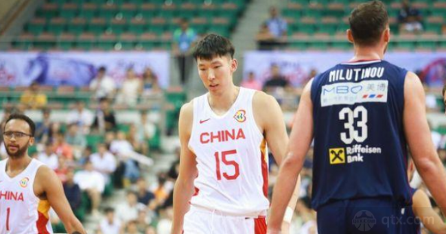 中国男篮队员周琦
