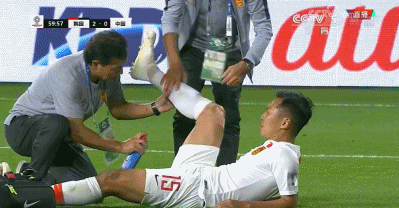 中国0-2不敌韩国 吴曦受伤离场