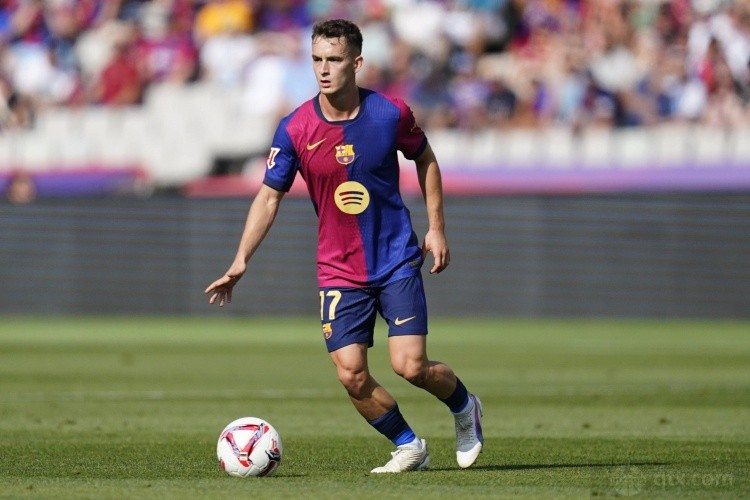 卡萨多想继续留在巴萨