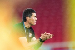 邵佳一去年才首次独立带队 曾担任国足助教