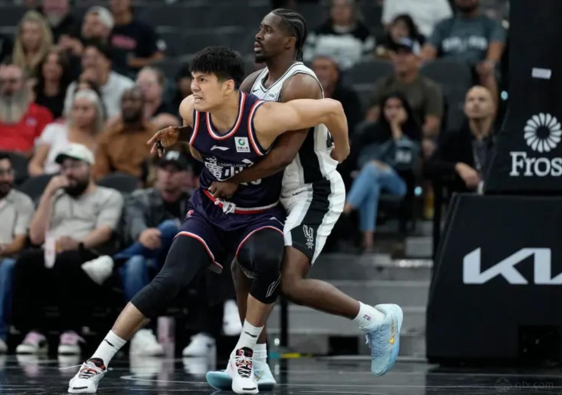 陈国豪nba季前赛首秀出彩