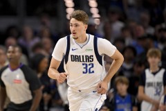 弗拉格NBA首秀32分钟0助攻 司职控卫拿到两双