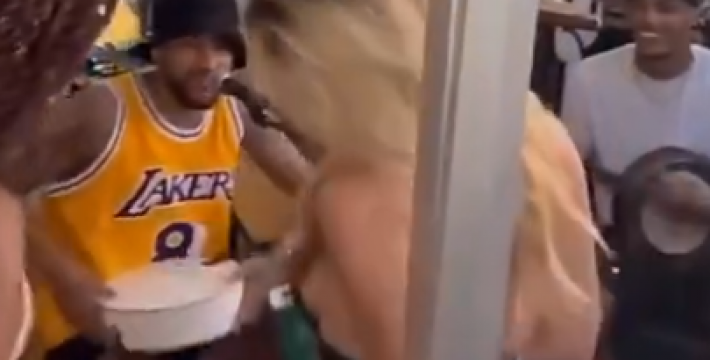 2023年维尼修斯现任女友为内马尔跳抖臀舞