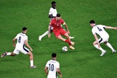 塞尔维亚球员被5亿欧元包围 欧洲杯出现名场面