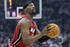 阿德巴约达成生涯9000分里程碑 排名热火队史第四