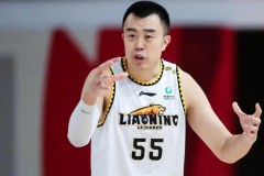 韩德君回应退役问题 称需要和俱乐部先沟通