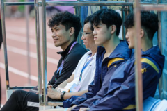 郑智回到广体看比赛  郑智目前担任中国男足助理教练