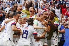 美国女足2-0荷兰女足成功卫冕世界杯 拉皮诺埃点射