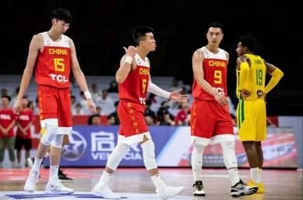 中国男篮迎战巴西 