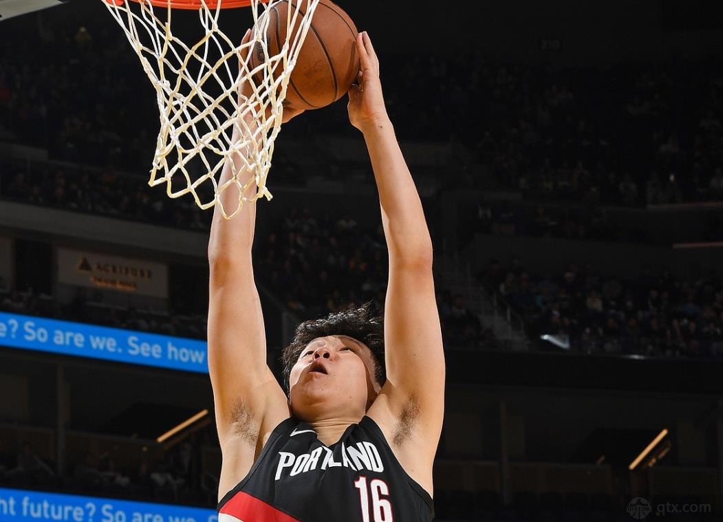 杨瀚森NBA季前赛首秀4分6犯离场