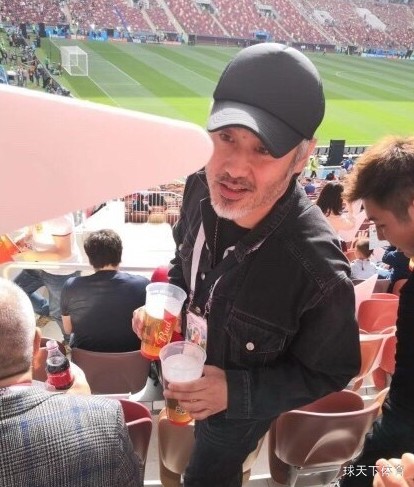 陈奕迅尬舞助阵世界杯揭幕战 吴秀波也惊现现场