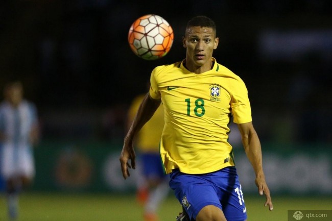 巴西足协官方宣布里沙利松入选国家队