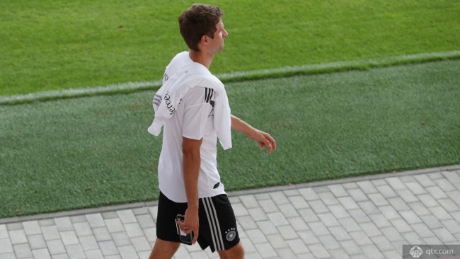 德国队三人训练带手机 或遭到德足协惩罚