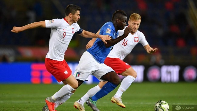 意大利1:1波兰比赛图片 泽林斯基若日尼奥进球